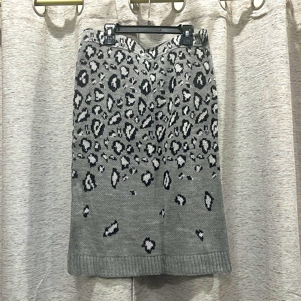 NWT Dessigner inspired Express brand Leopard gray/blk/ SOFT &SEXY sweater skirt